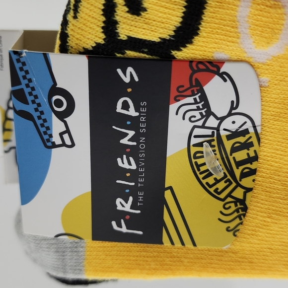FRIENDS The TV Series Central Perk Men 3 Pack Crew Socks Multi-Color Size 8-12 - Picture 11 of 15